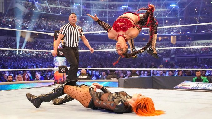 Becky Lynch vs Bianca Belair: It Profits Them This